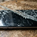 skrite-nevarnosti-razbitega-zaslona-in-zakaj-je-najbolje-da-razpokano.webp.webp
